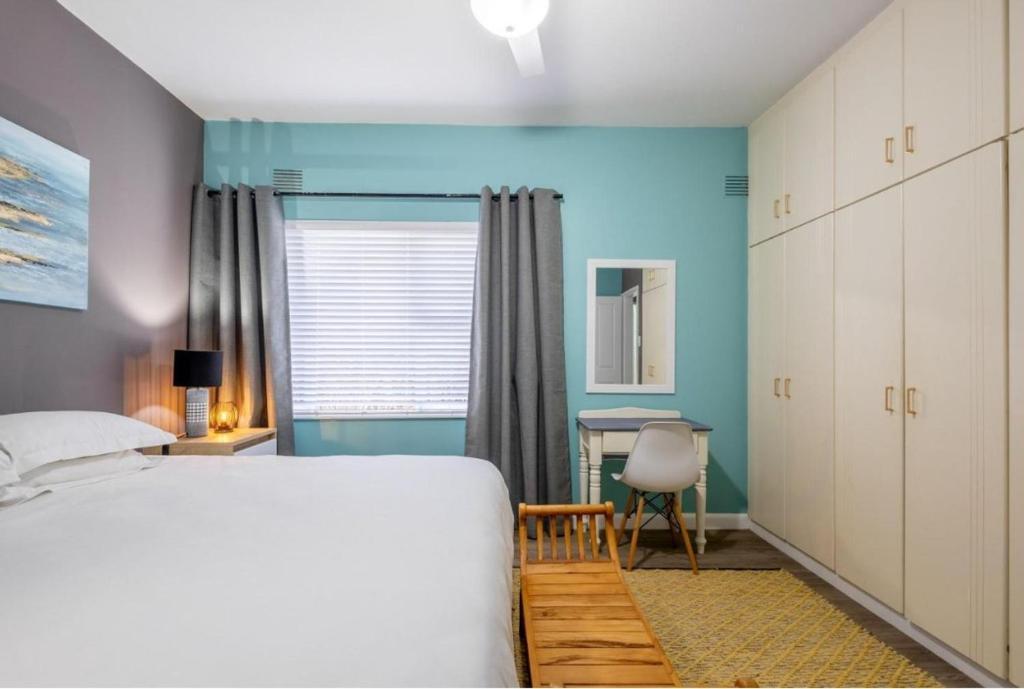 6 Tides living photo