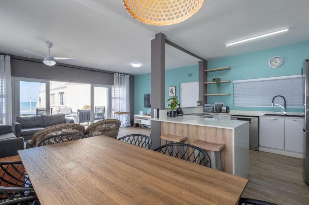 6 Tides kitchen photo